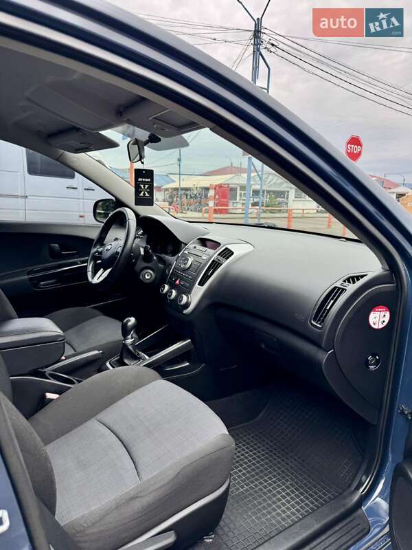 Хэтчбек Kia Ceed 2011 в Мукачево