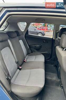 Хэтчбек Kia Ceed 2011 в 