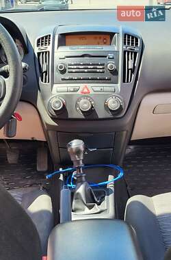 Хэтчбек Kia Ceed 2007 в 