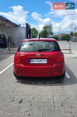 Хэтчбек Kia Ceed 2007 в 