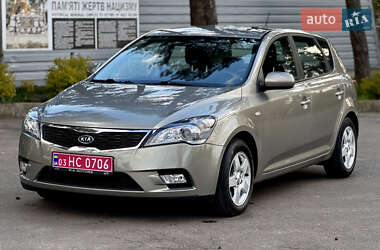 Хетчбек Kia Ceed 2010 в 