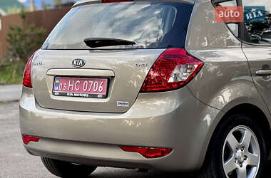Хетчбек Kia Ceed 2010 в 