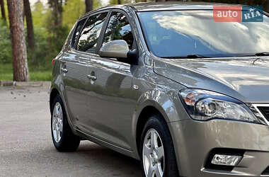 Хетчбек Kia Ceed 2010 в 