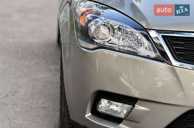 Хетчбек Kia Ceed 2010 в 