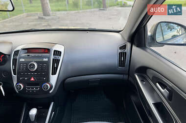 Хетчбек Kia Ceed 2010 в 