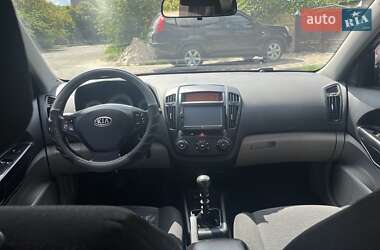 Хэтчбек Kia Ceed 2008 в 