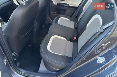 Хэтчбек Kia Ceed 2013 в 