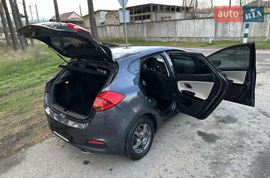 Хэтчбек Kia Ceed 2013 в 