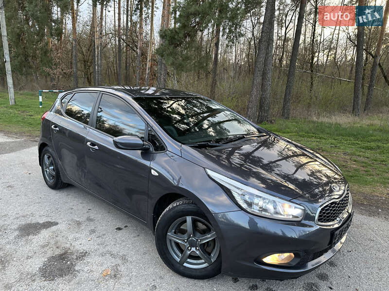 Хэтчбек Kia Ceed 2013 в 