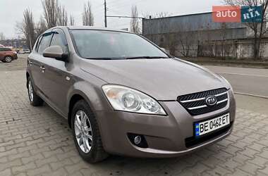 Хэтчбек Kia Ceed 2007 в 