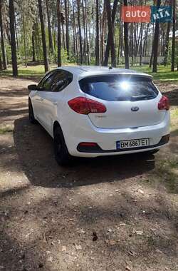 Хэтчбек Kia Ceed 2013 в 