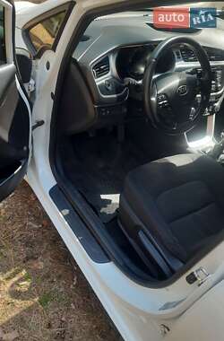 Хэтчбек Kia Ceed 2013 в 