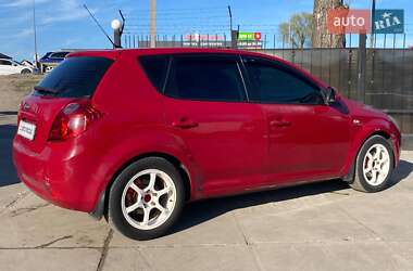 Хэтчбек Kia Ceed 2007 в 