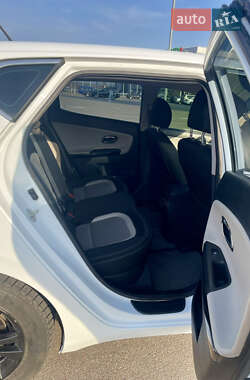 Хэтчбек Kia Ceed 2012 в 