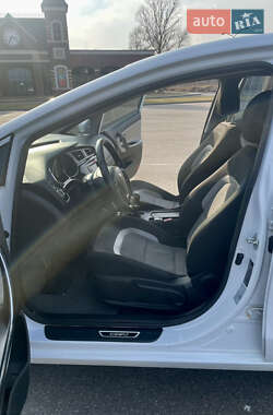 Хэтчбек Kia Ceed 2012 в 