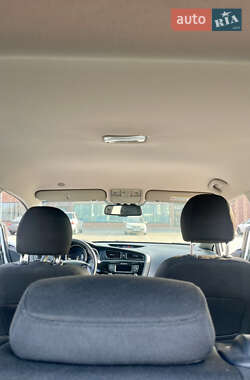 Хэтчбек Kia Ceed 2012 в 
