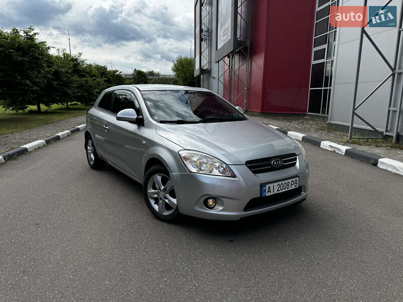 Хетчбек Kia Ceed 2008 в 