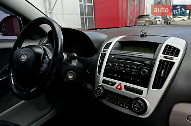 Хетчбек Kia Ceed 2008 в 