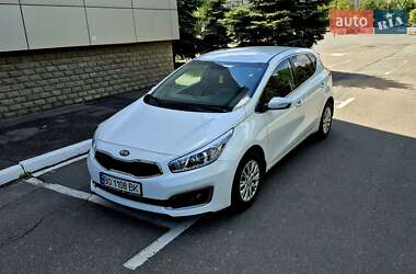 Хэтчбек Kia Ceed 2016 в 