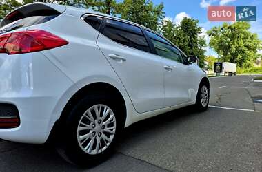 Хэтчбек Kia Ceed 2016 в 