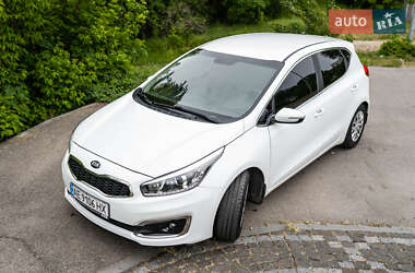 Хэтчбек Kia Ceed 2016 в 