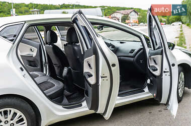 Хэтчбек Kia Ceed 2016 в 