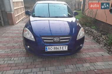 Хэтчбек Kia Ceed 2008 в Иршаве