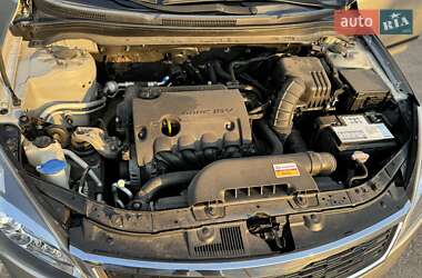 Хэтчбек Kia Ceed 2010 в 