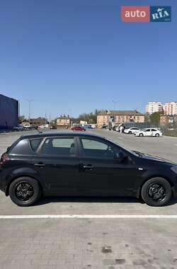 Хэтчбек Kia Ceed 2007 в 