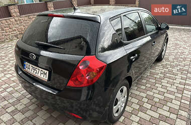 Хетчбек Kia Ceed 2009 в 