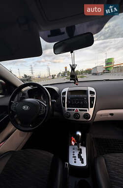 Хэтчбек Kia Ceed 2007 в 