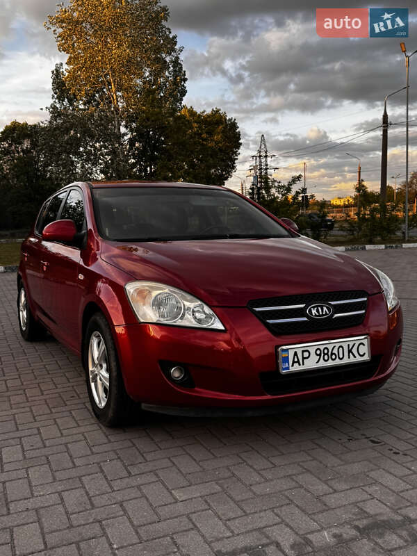 Хэтчбек Kia Ceed 2007 в 