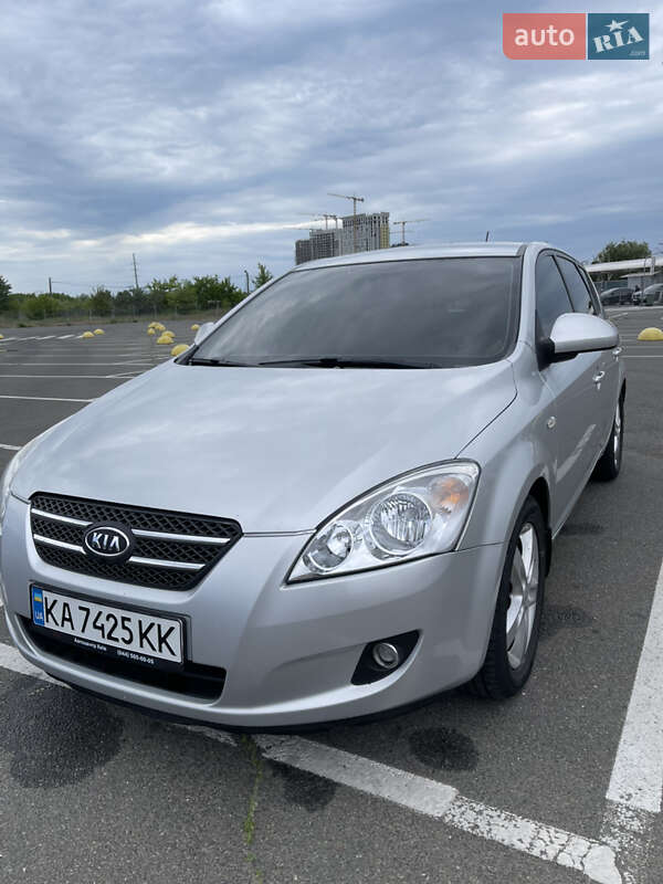 Хетчбек Kia Ceed 2008 в 