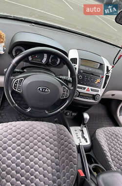 Хетчбек Kia Ceed 2008 в 