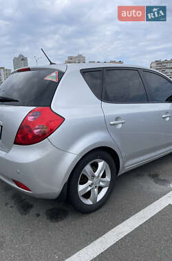 Хетчбек Kia Ceed 2008 в 