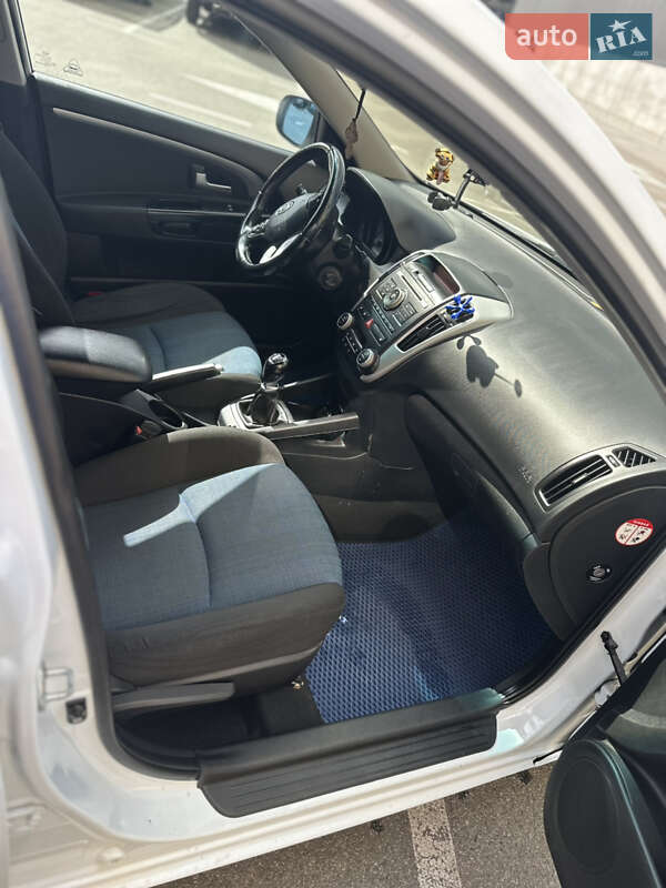 Универсал Kia Ceed 2010 в Киеве