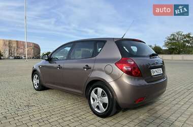Хэтчбек Kia Ceed 2007 в 