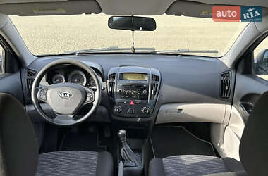 Хэтчбек Kia Ceed 2007 в 