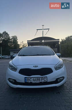 Хэтчбек Kia Ceed 2012 в 