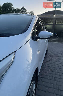 Хэтчбек Kia Ceed 2012 в 