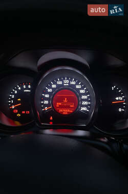 Хэтчбек Kia Ceed 2012 в 
