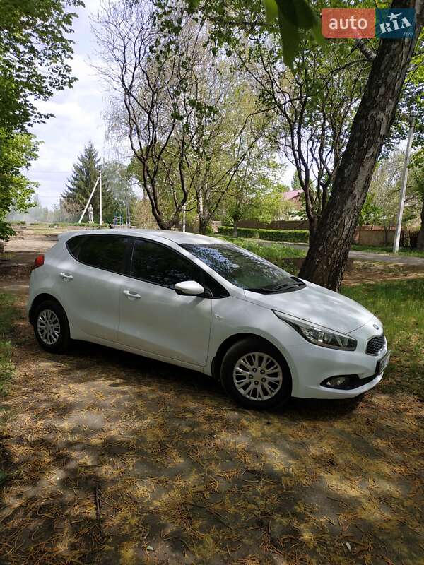 Хэтчбек Kia Ceed 2013 в Новоукраинке
