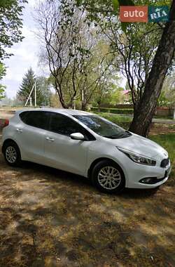 Хэтчбек Kia Ceed 2013 в 