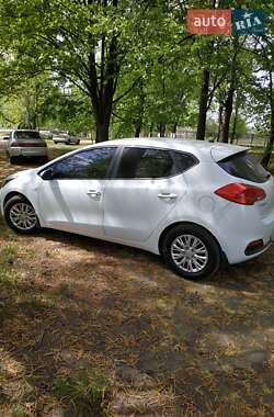 Хэтчбек Kia Ceed 2013 в 