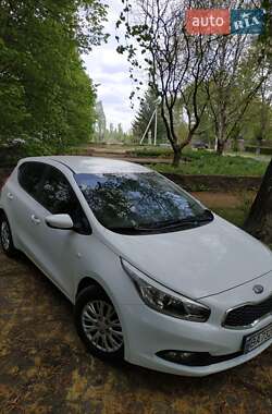Хэтчбек Kia Ceed 2013 в 