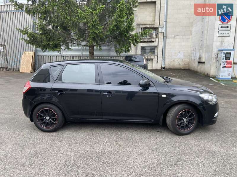 Хэтчбек Kia Ceed 2009 в Киеве
