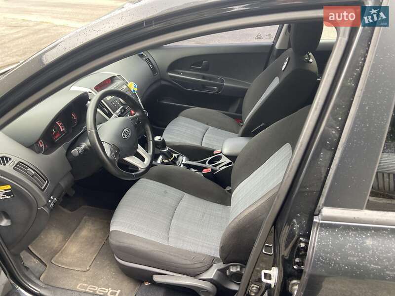 Хэтчбек Kia Ceed 2009 в Киеве