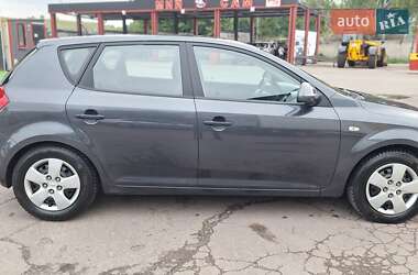 Хэтчбек Kia Ceed 2009 в 