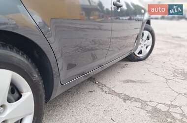 Хэтчбек Kia Ceed 2009 в 