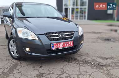 Хэтчбек Kia Ceed 2009 в 